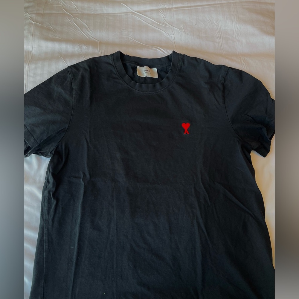 AMI PARIS- BLACK COTTON RED HEART DE COEUR TSHIRT